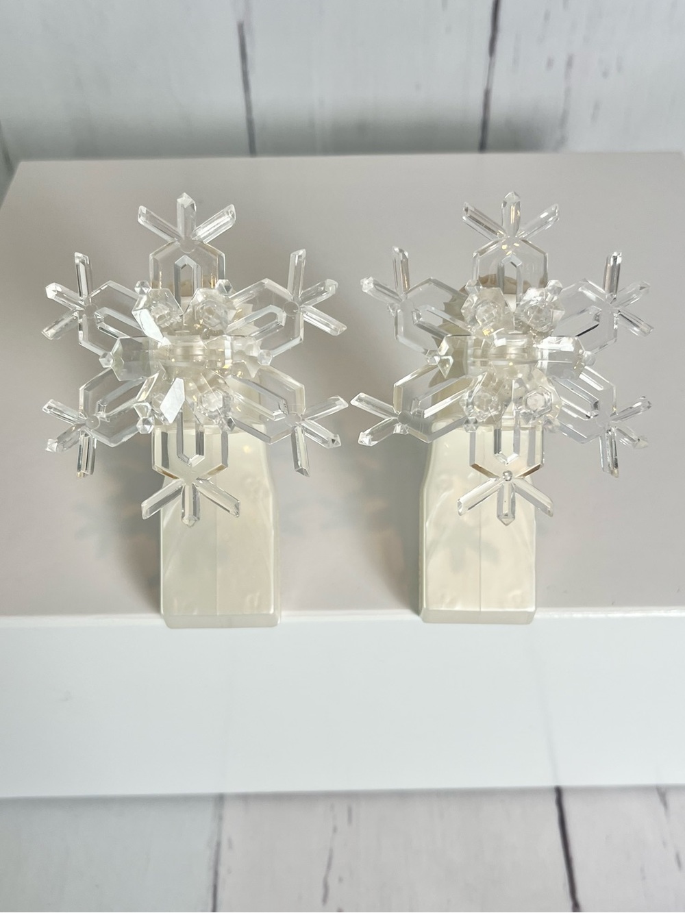 Set of 2 Bath & Body Works Clear Snowflake Wallflower Fragrance Plugs (Unlit)